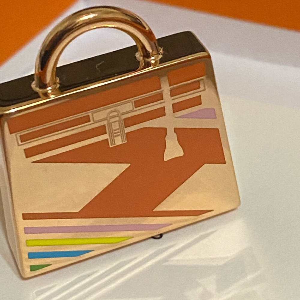 HERMÈS CURIOSITE KELLY LAQUE H
VIBRATION CHARM - Picture 8 of 16